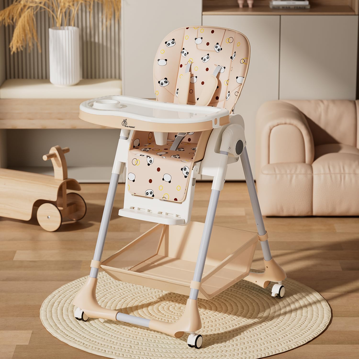 Marshmallow Lite Baby Feeding High Chair for babies, adjustable to 6 levels, with a cute bear design on the backrest and a removable tray. Ideal for baby feeding time on usmile.toys. www.usmile.toys